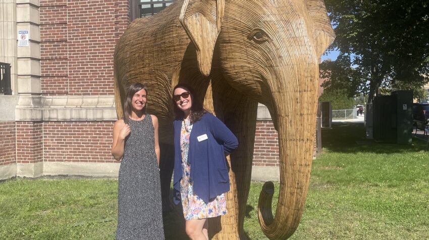 Lana Nadj and Melanie Lary in front of statue of the elephant Madhubala